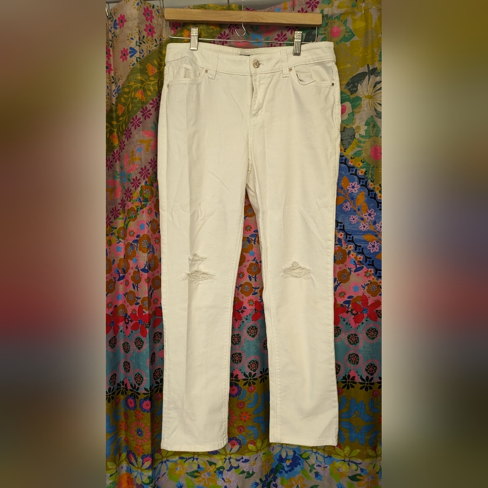 White house Black Market Slim cropped white jeans. Size 6